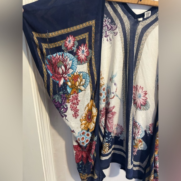 Moth floral kimono size M/L very lightweight with a tie. Boho summer vibes - Picture 5 of 7